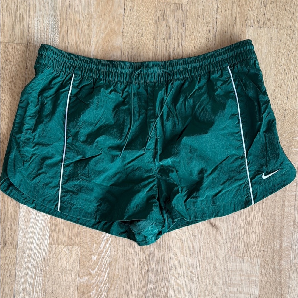 Nike Women's L Green  Shorts